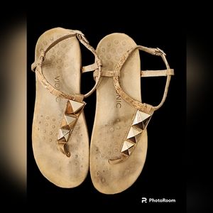 Vionic NALA T-Strap Sandals